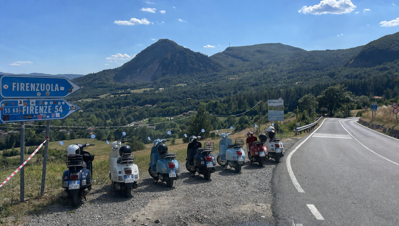 Vespa túra Emilia-Romagna dombvidékén Vespa túra Toszkána ciprusfás útján