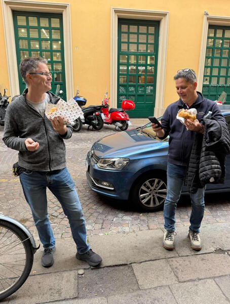 Első napunk –Olasz gasztronómia és közös ebéd egy négynapos Vespa-túrán Első napunk –Olasz gasztronómia és közös ebéd egy négynapos Vespa-túrán