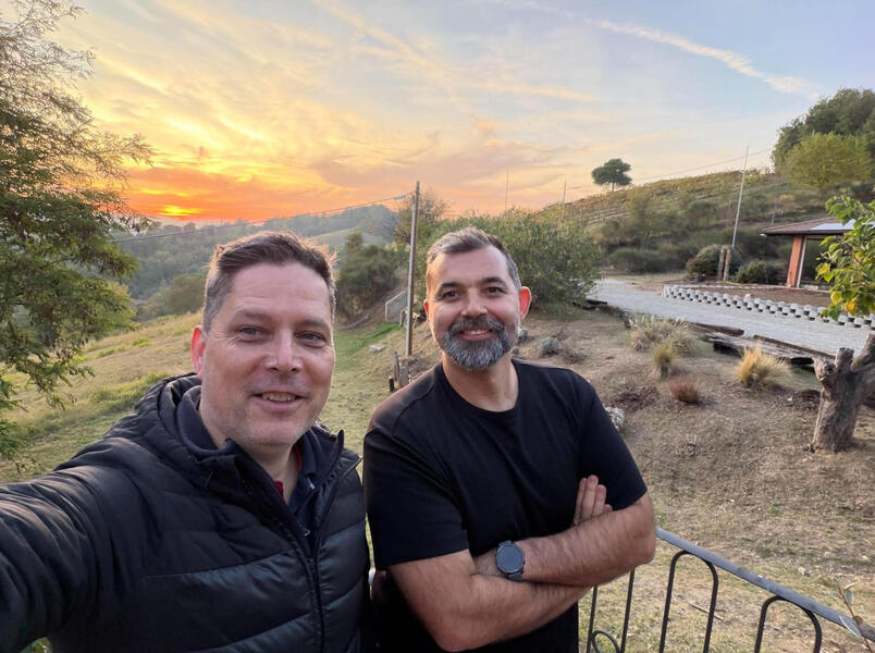 Közös Vespa-kaland az Appenninek kanyargós útjain Közös Vespa-kaland az Appenninek kanyargós útjain